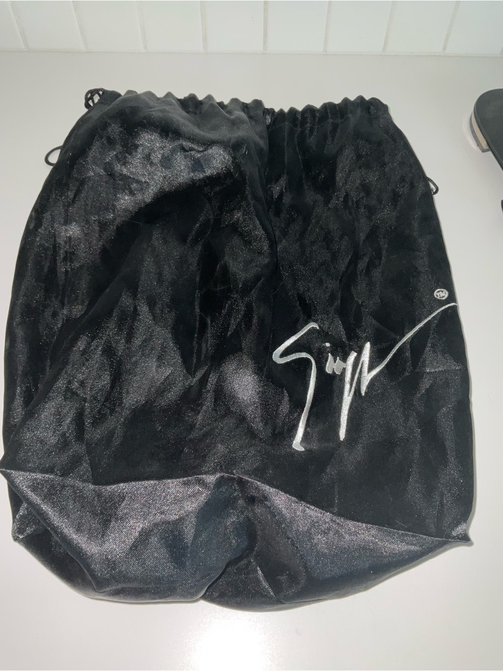 Giuseppe Zanotti Black Patent Leather Crystal Toe-Ring Sandals - Picture 4 of 9